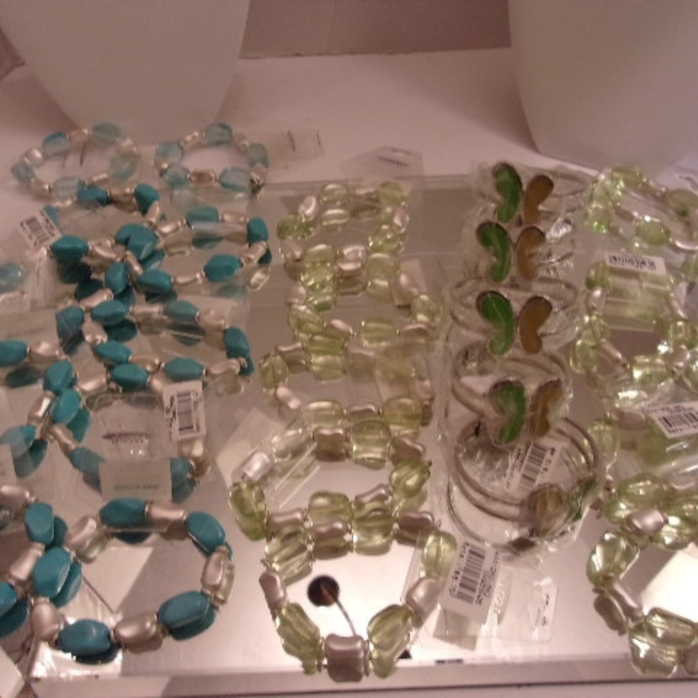 NWT 27 TRENDY DESIGNER BRACELETS RETAIL $250 E32